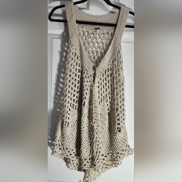 Free People tan crochet loose knit vest cardigan women's size Medium - Picture 2 of 6